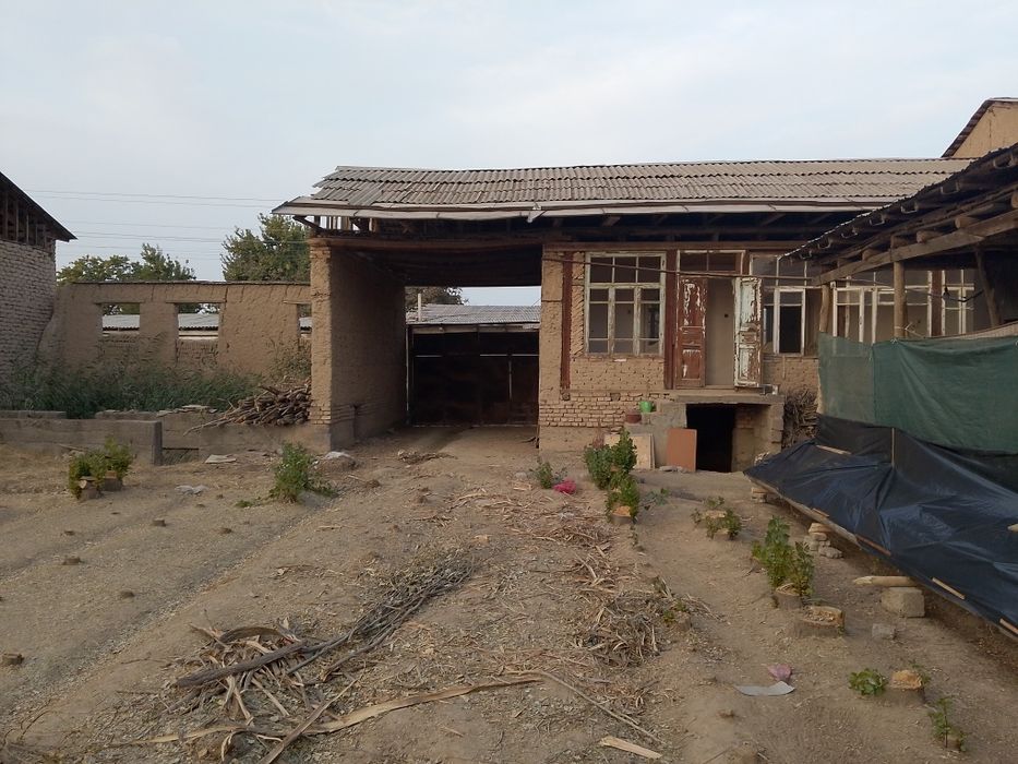 Zangiota hovli sotiladi