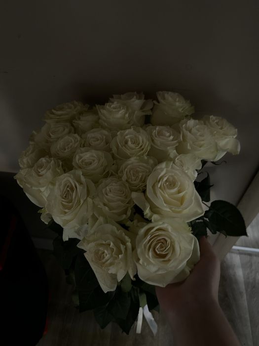 Букет шикарных белых роз