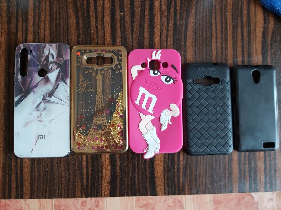 Продам зарядки разные и чехлы.