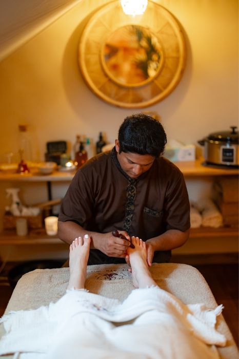 Terapiile tale preferate, acolo unde îți este cel mai comod - în centrul nostru SPA sau la birou.