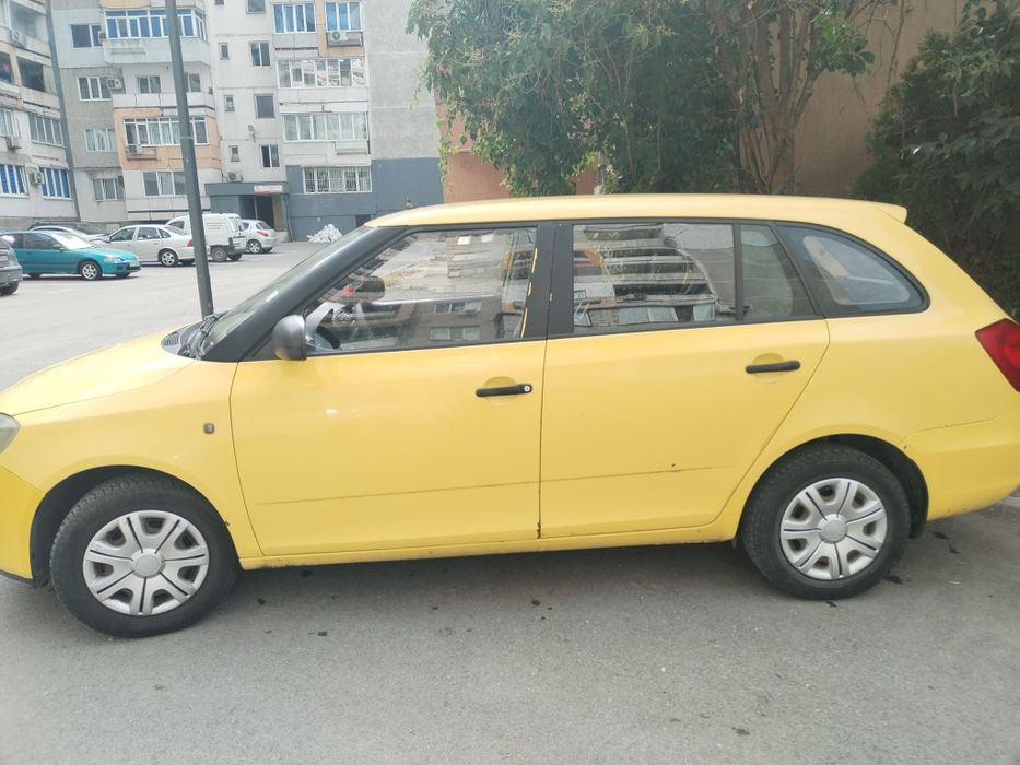 Продавам Шкода Фабиа 1.6 D
