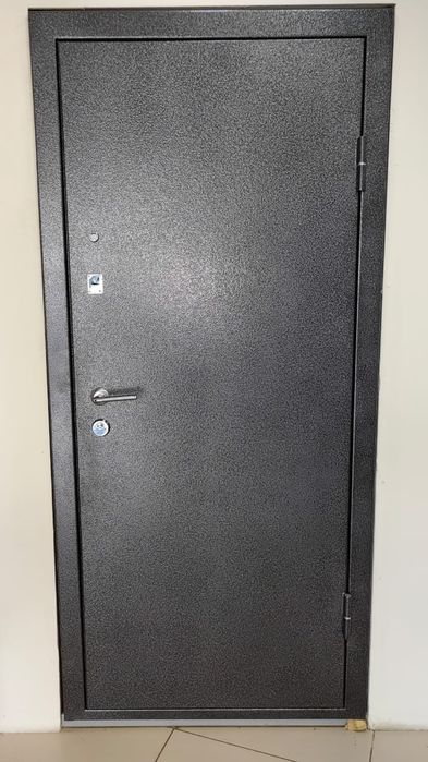 Входные, стальные двери.