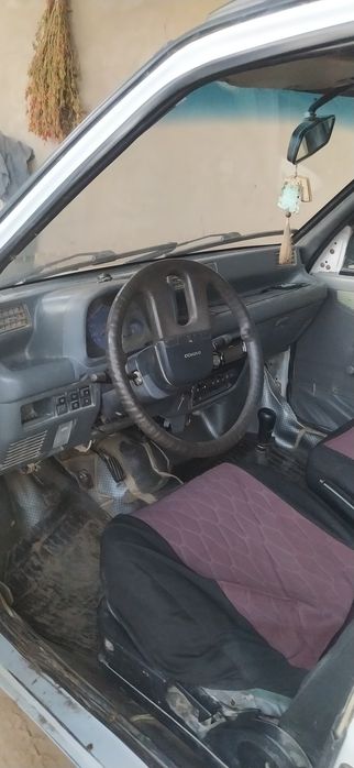 Tico yili 2001 rangi oq 5 li sqors mashin benzinda duribdi