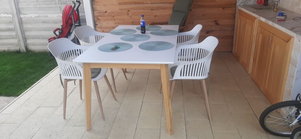 Vand set de masa cu scaune de terasa