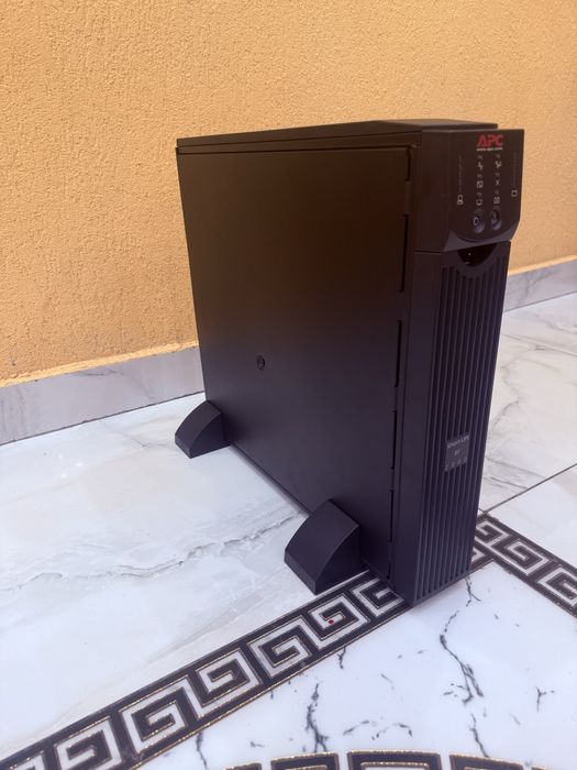 Vand sursa Smart-Ups RT 2000