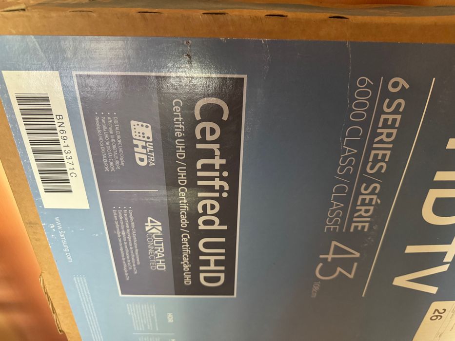 Телевизор Samsung 4K 43 инча