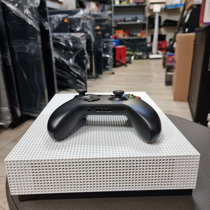Amanet F28: Consola XBOX One Slim