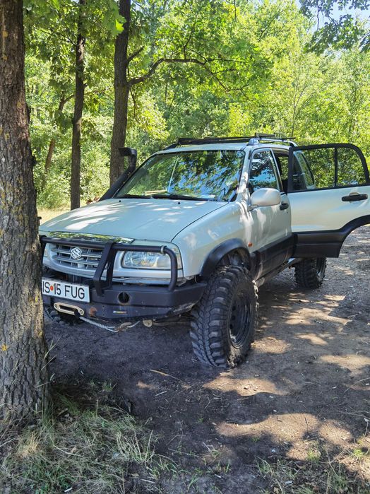 Mașina Suzuki grand vitara 2004 2.0 benzina