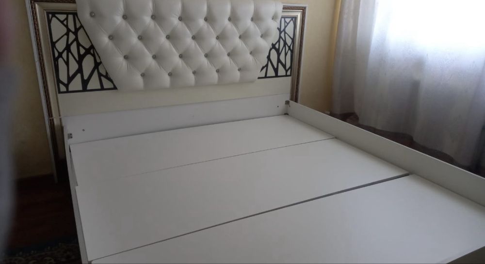 Спальный кровать