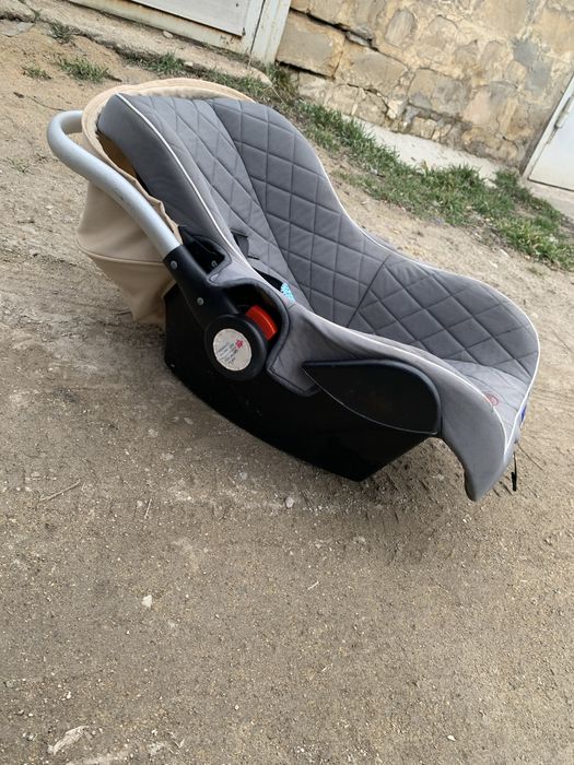 Продам автокресло до года