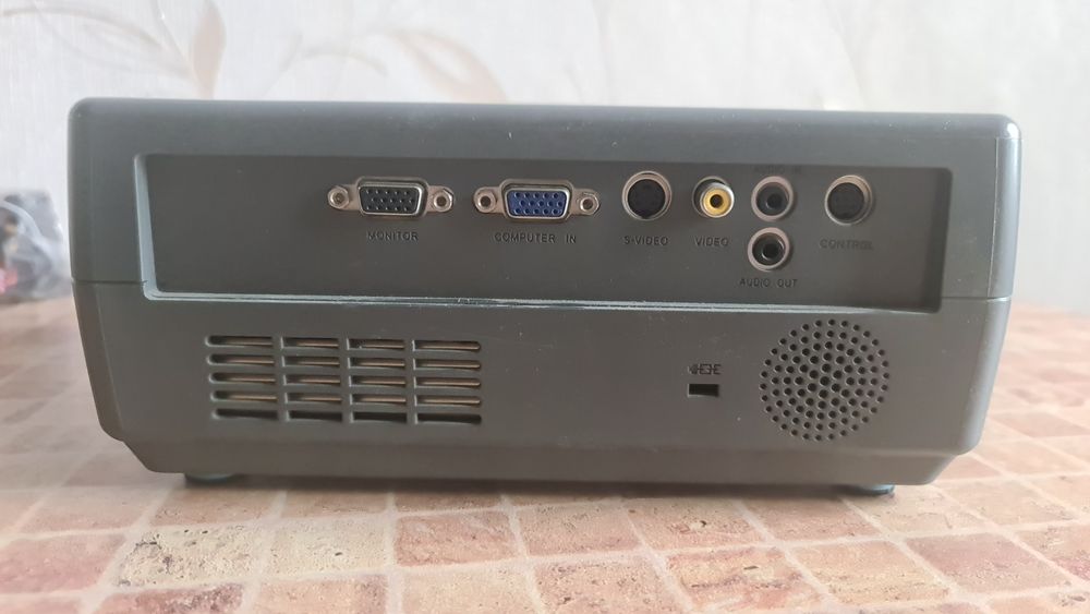 Проектор Toshiba TDP-S8