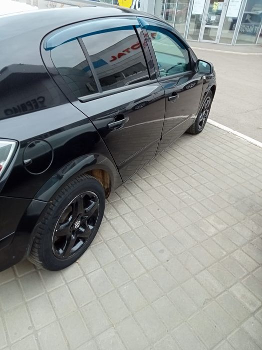 Опель Астра черный