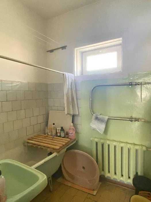 СРОЧНО !! Продается квартира в Яшнабаде 2/4/4 ( 55 кв/м ) Тузел 1