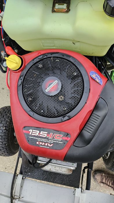 Tractoras de tuns iarba gazon Viking 13.5HP
