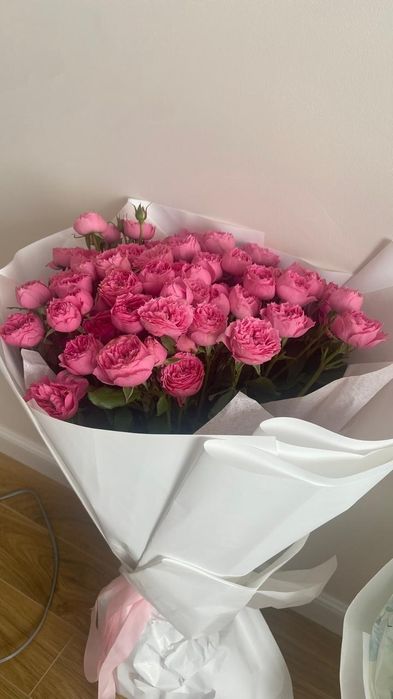 Екі букет гүл сатылады