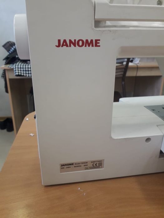 Петельная машинка Janome