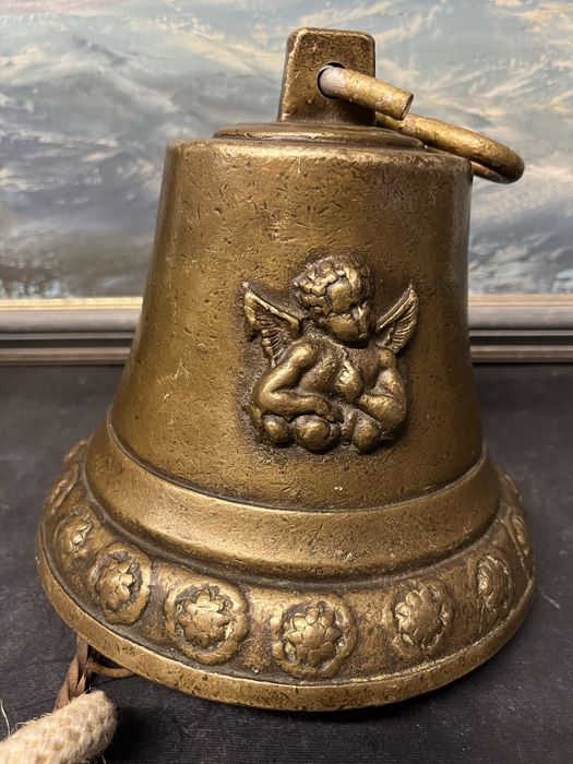 Старинна,бронзова,църковна камбана