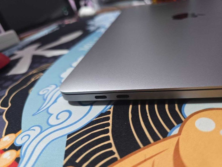 Macbook Pro 2019 i5 4 thunderbolt