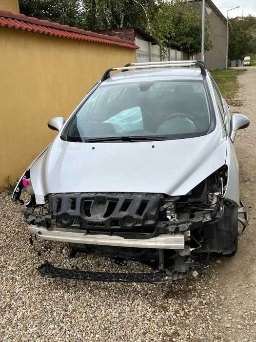 Dezmembrez Peugeot 308 1.6 Hdi 9hr 112 cai 6 trepte 30000 km din 2012