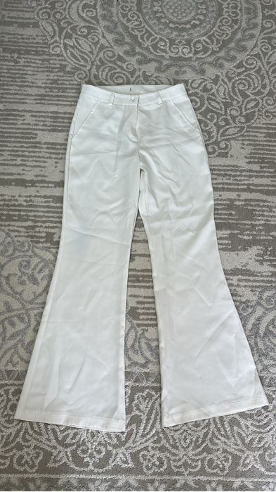 Белые брюки клеш