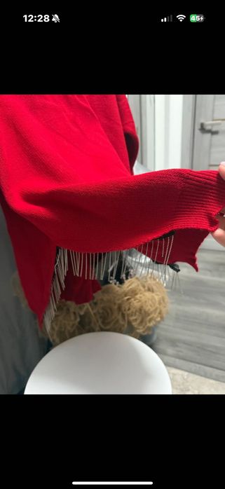 Cardigan roșu cu lanțuri pe lateral