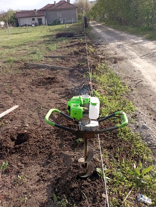 Пробиване на дупки с бензинов свредел