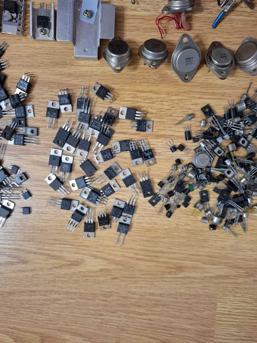 Tranzistori de putere capsulă mică sau mare diferite valori
