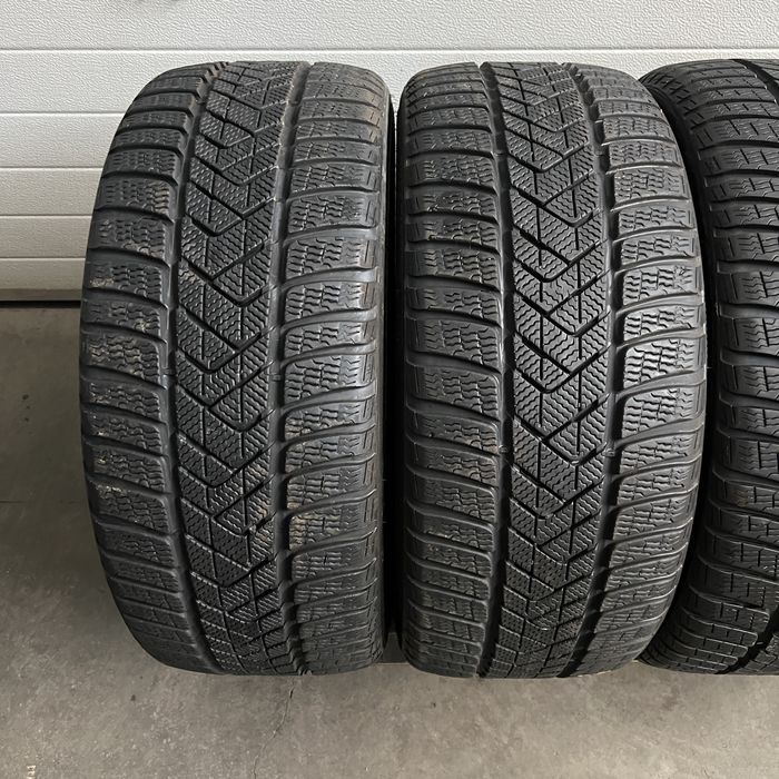 4 Anvelope iarna 235 35 20 Pirelli DOT 2020