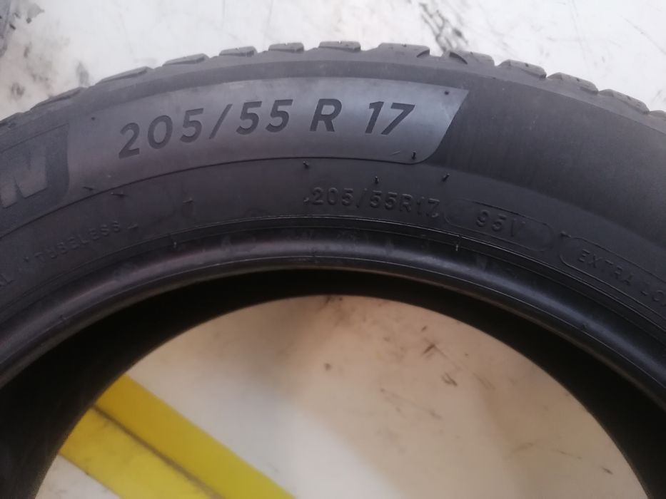 205/55/17 All Season 2x Continental 95v dot 0822.   5,,48mm