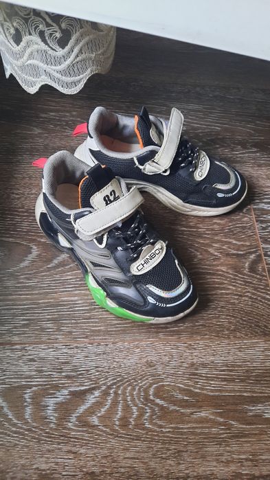 Детские кроссовки