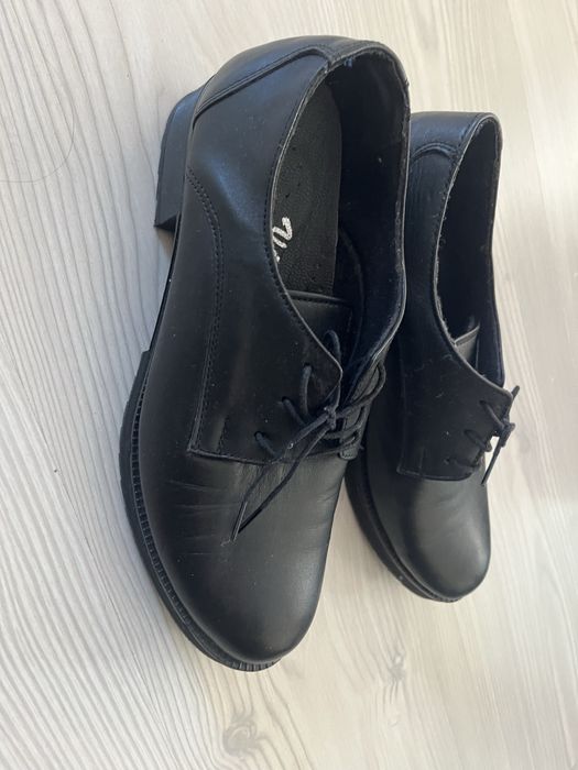 Обувки естествена кожа 38 номер