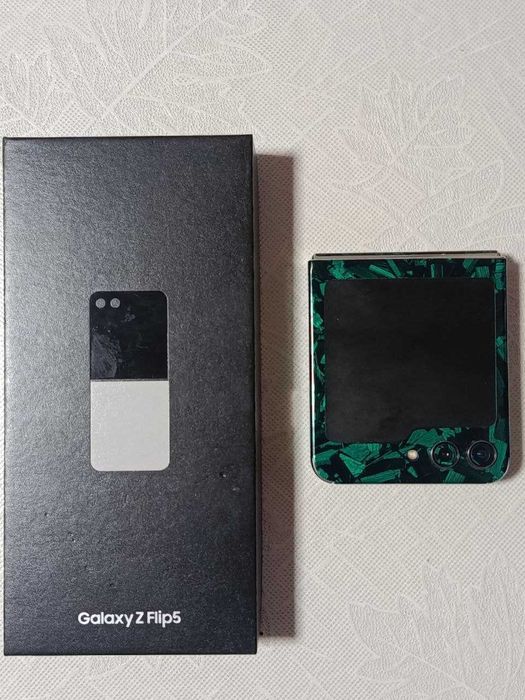 Продаётся Samsung Z flip 5 в отличном состоянии