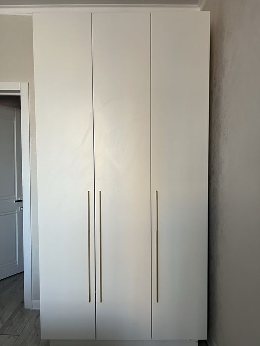 Продам Распашной Шкаф