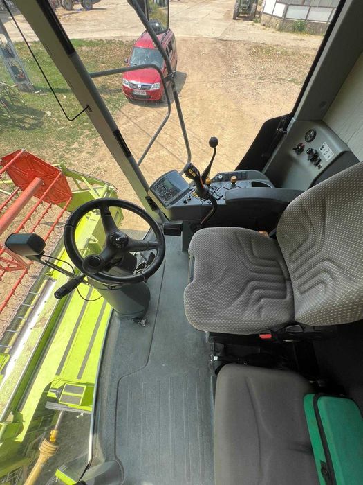 Combina agricola Claas Avero 160