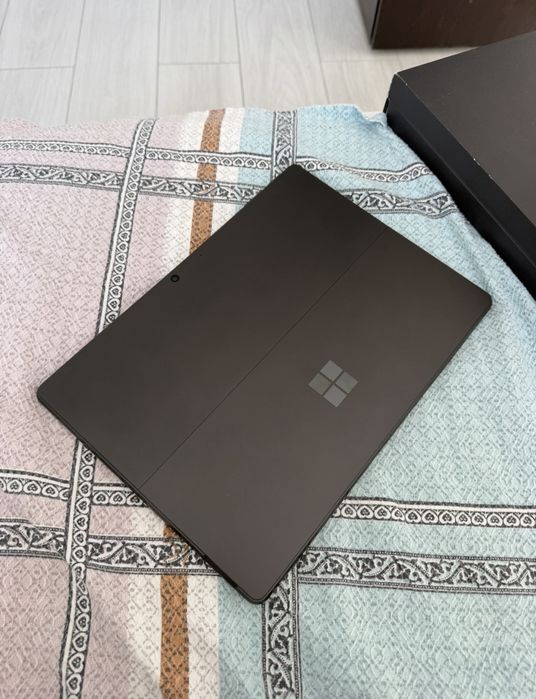 Таблет Microsoft Surface Pro 11 - 13 инча уникат!