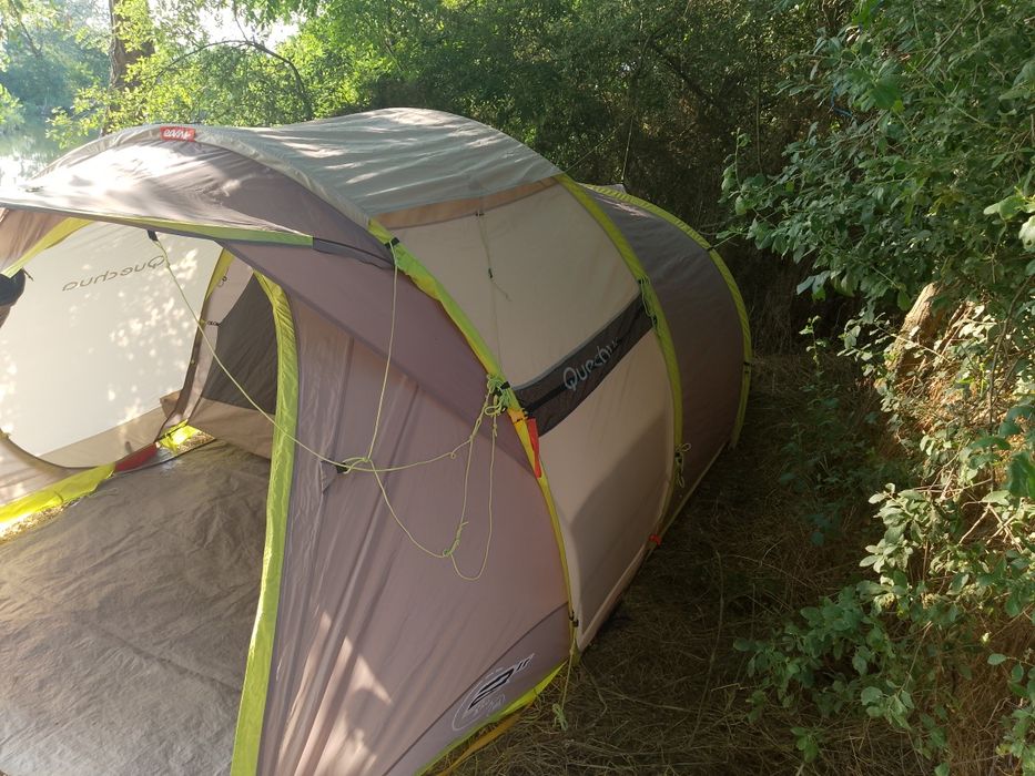 Палатка Quechua.