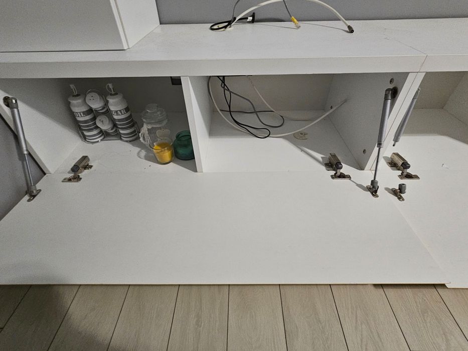 Mobilier living/TV alb cu galben