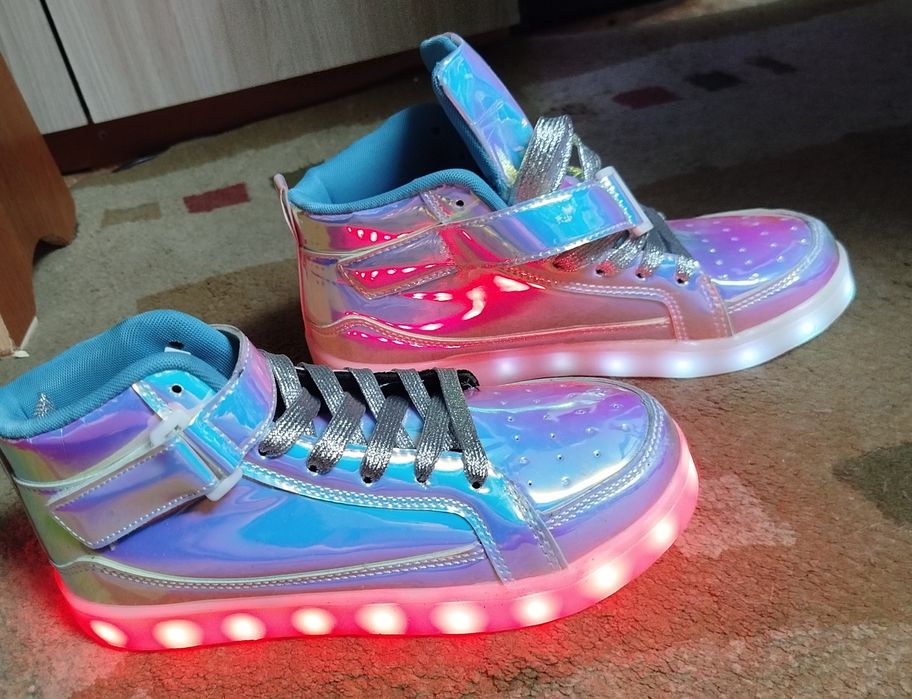 Продам.В наличии 2 пары