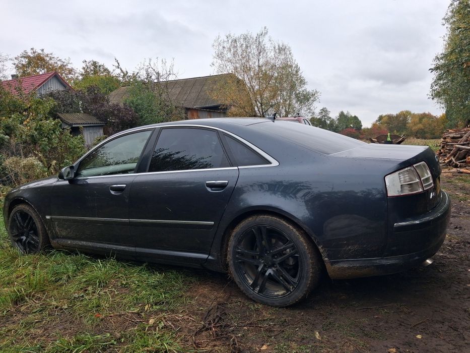 Audi A8 volan pe dreapta