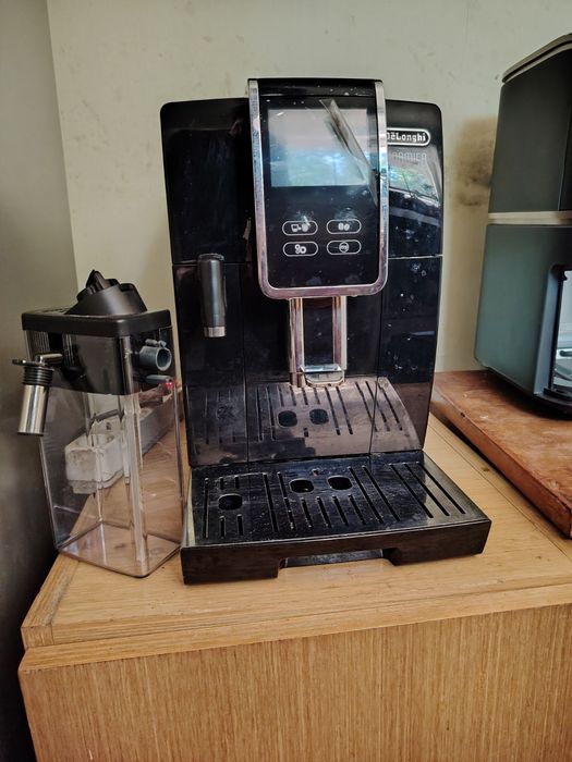 Автоматична кафемашина Делонги Динамика Плюс