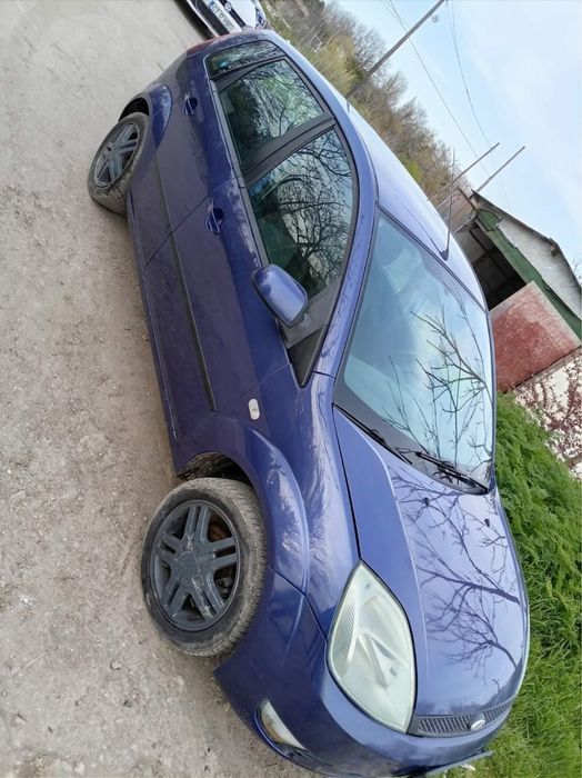 Vand ford fiesta stare foarte buna