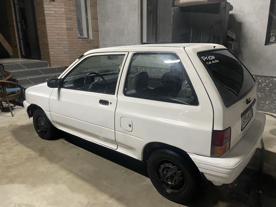 Машина Kia praid 1995 года