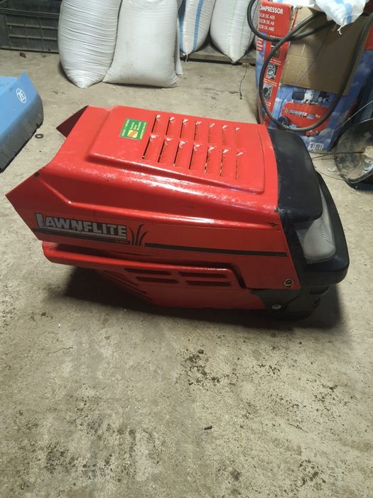 Capota tractoras tuns gazon tractor iarba