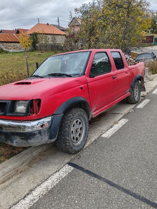 Vând jeep Navara 2002