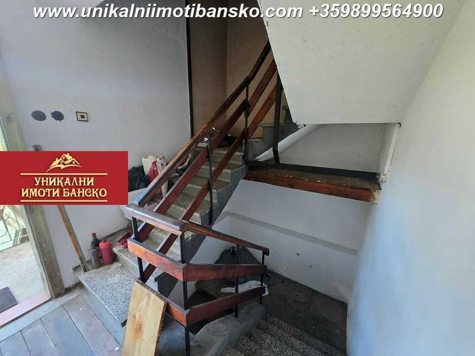 На центъра на Разлог! Самостоятелна двуетажна къща за продажба