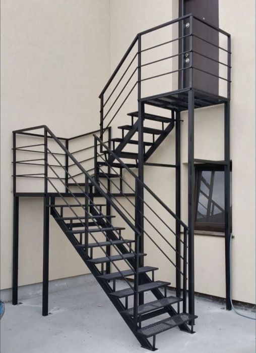 Scara metalice zincate de exterio si incediu