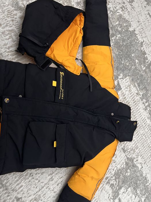 Продам детскую куртку