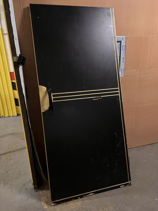 Продам дверь черная