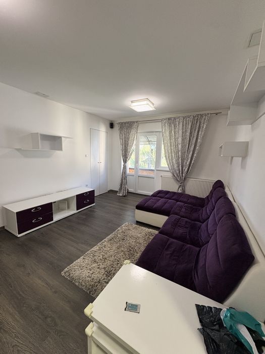 Inchiriez apartament 64 mp