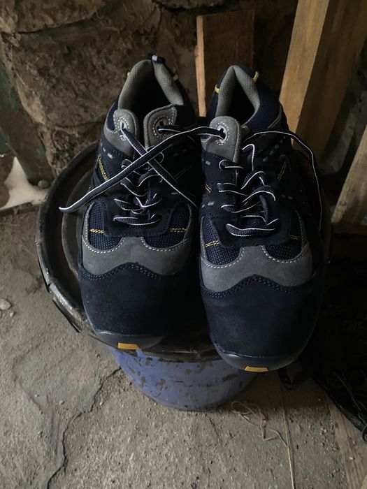 Продам           ботинки